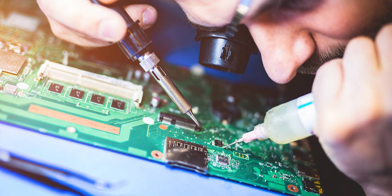 Razvijalec elektronske strojne opreme