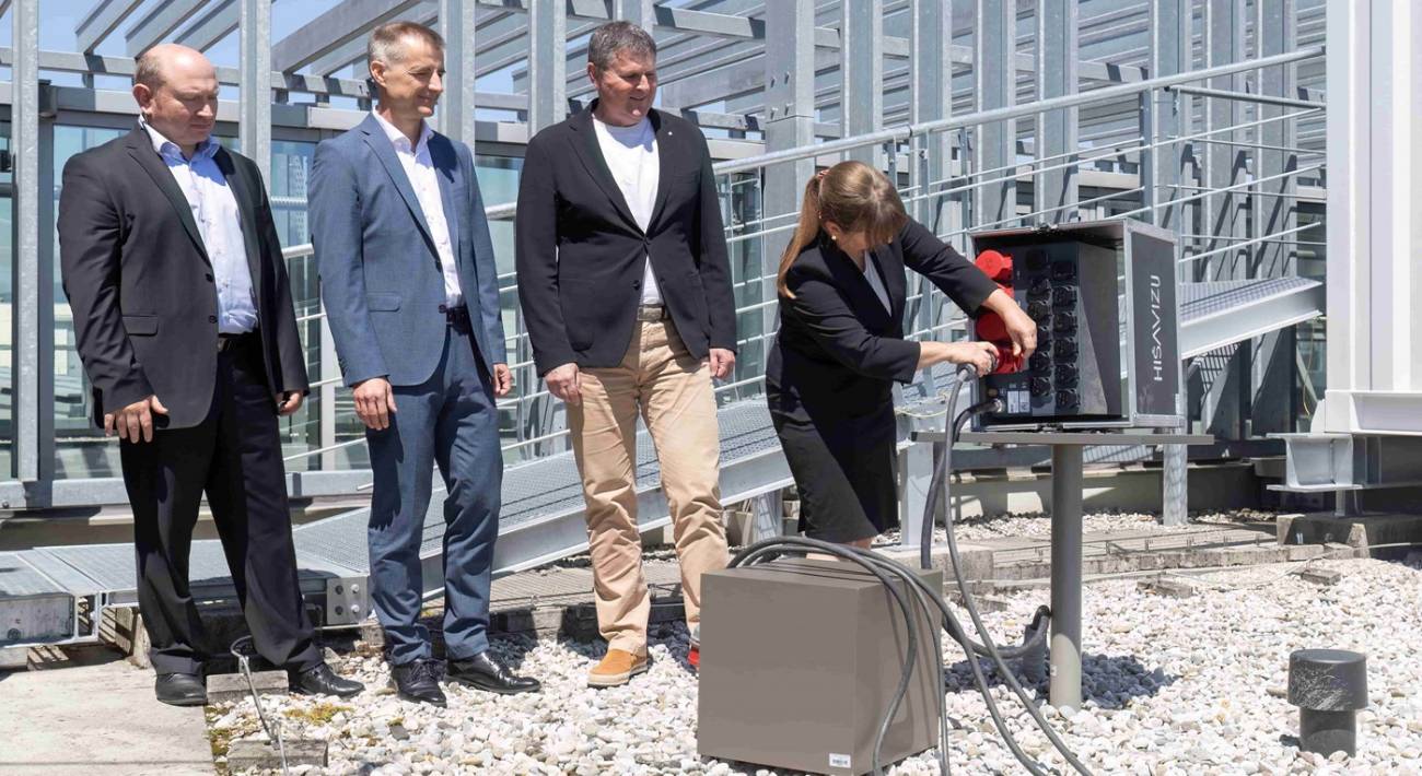 Zagon FRIDE - dr. Tomaž Boh, Direktorat za znanost in inovacije MIZM, prof. dr. Gregor Dolinar, prorektor UL, mag. Valter Leban, predsednik uprave skupine Kolektor, izr. prof. dr. Mojca Ciglarič, dekanja FRI UL (foto: FRI UL)